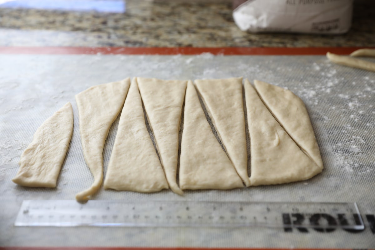 how-to-cut-crescent-rolls-into-triangles