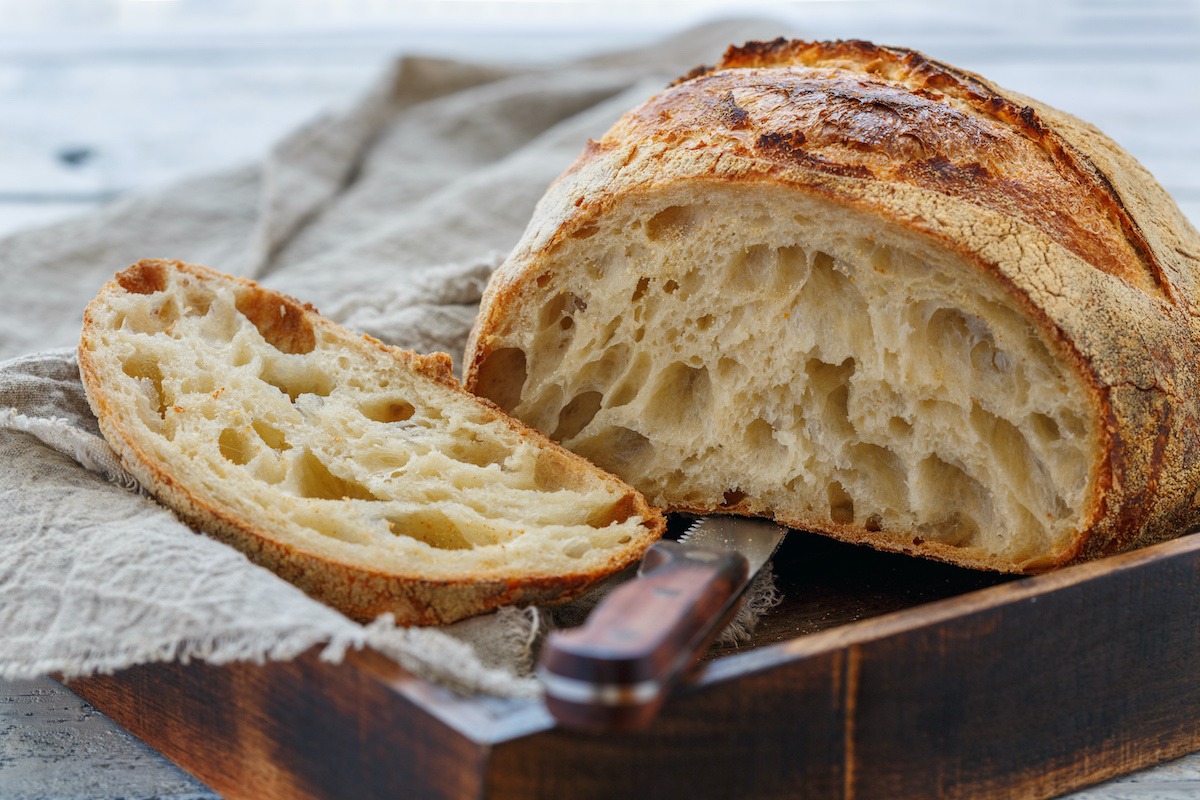 how-to-cut-fresh-bread