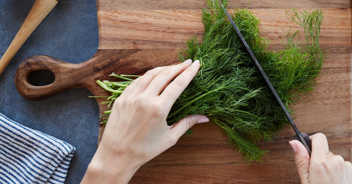 how-to-cut-fresh-dill-for-cooking