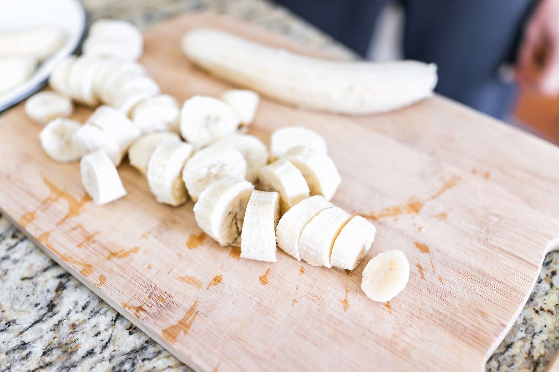 how-to-cut-frozen-banana