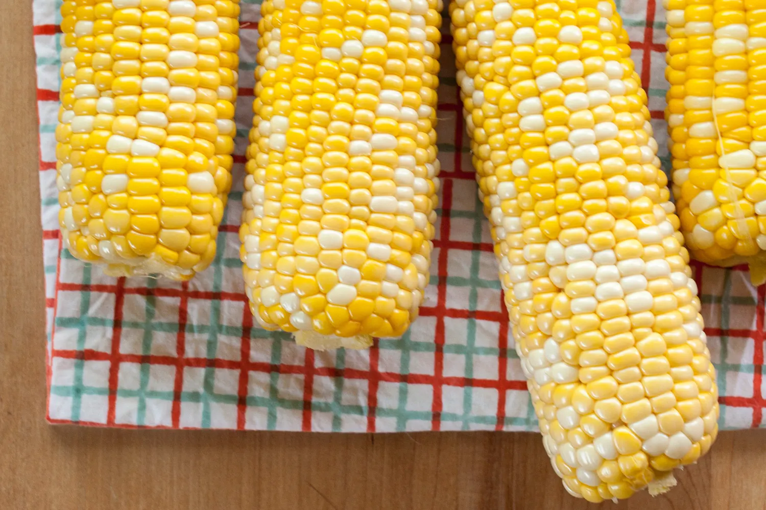 how-to-cut-frozen-corn-on-the-cob-in-half