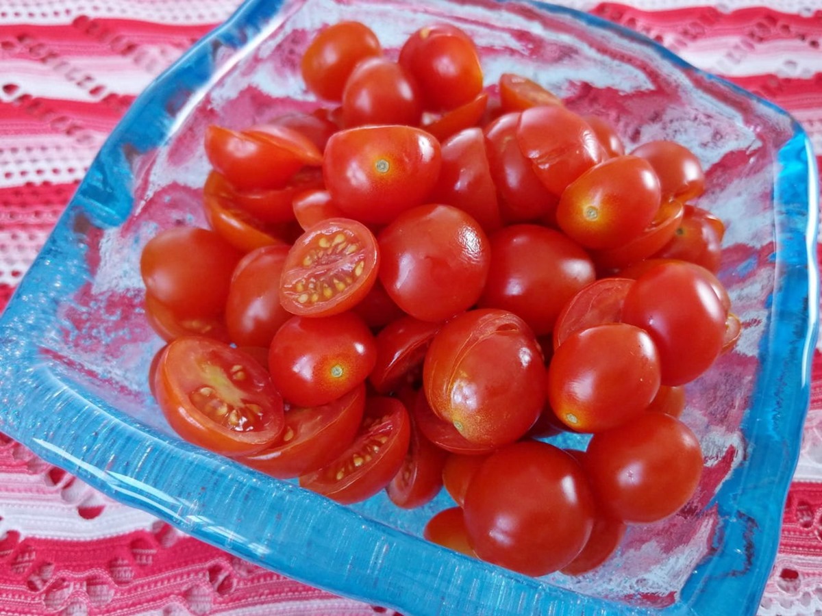 how-to-cut-grape-tomatoes
