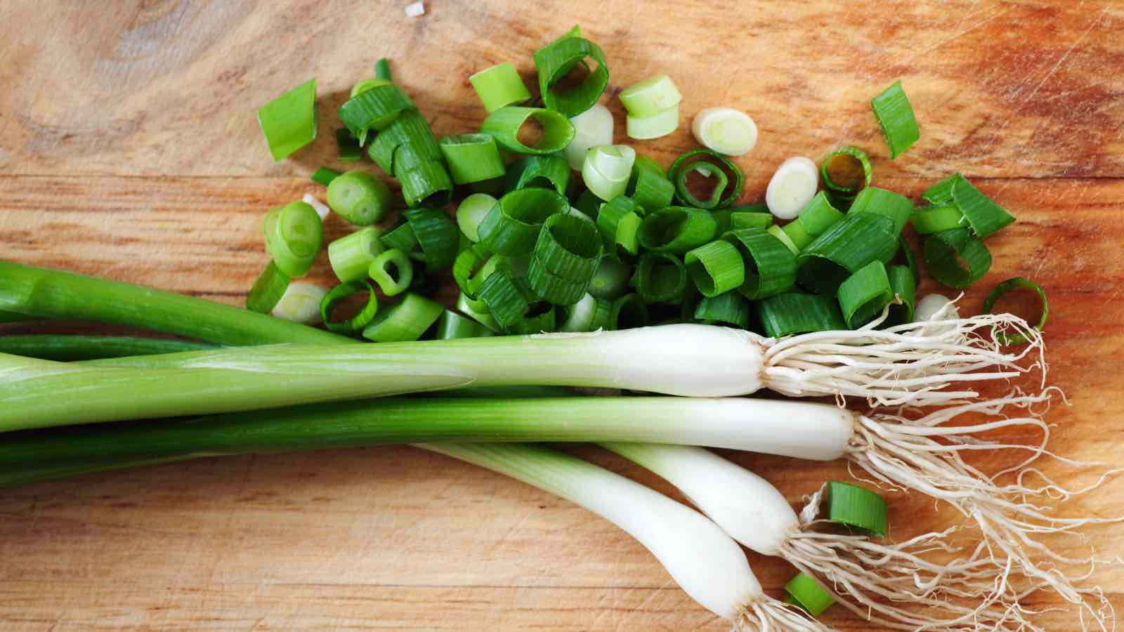 How To Cut Green Onions (Step-By-Step Guide)