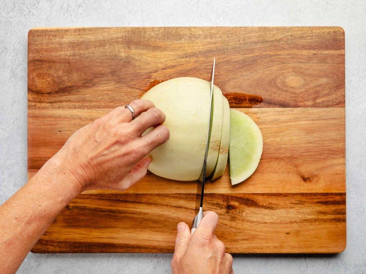 how-to-cut-honeydew