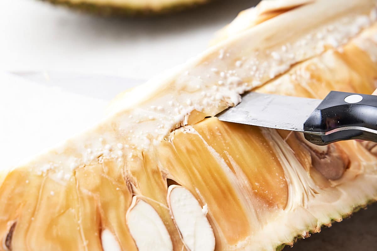 how-to-cut-jackfruit-with-knife