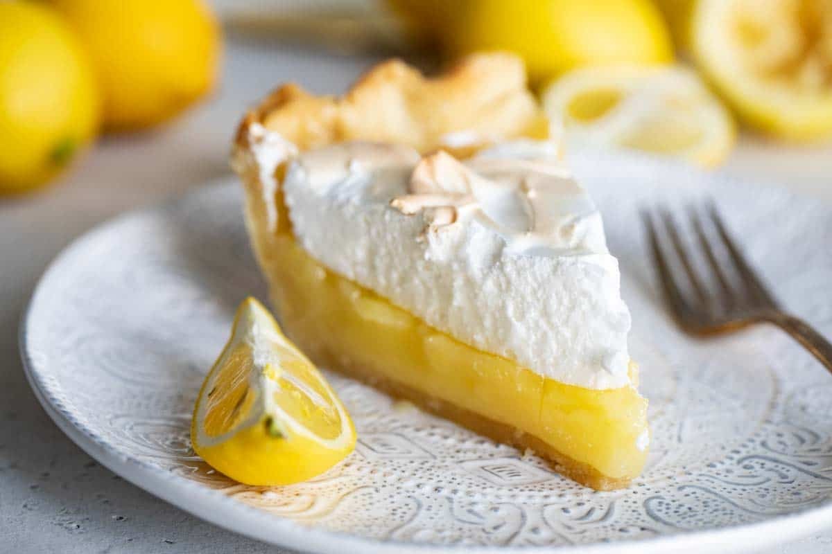 how-to-cut-lemon-meringue-pie