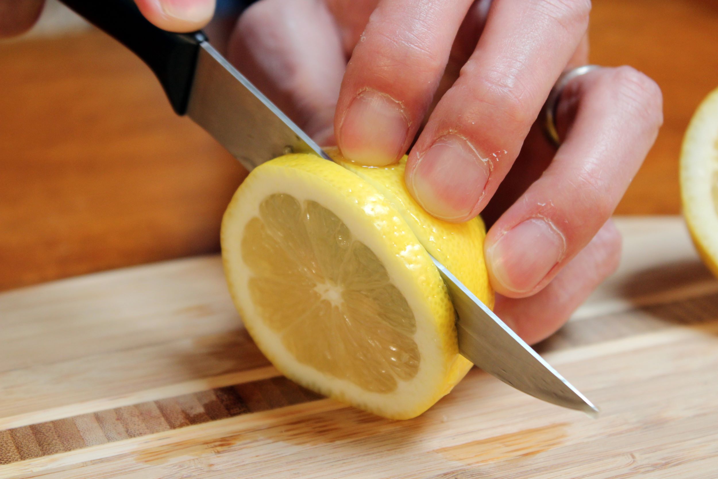 how-to-cut-lemons-for-cocktails