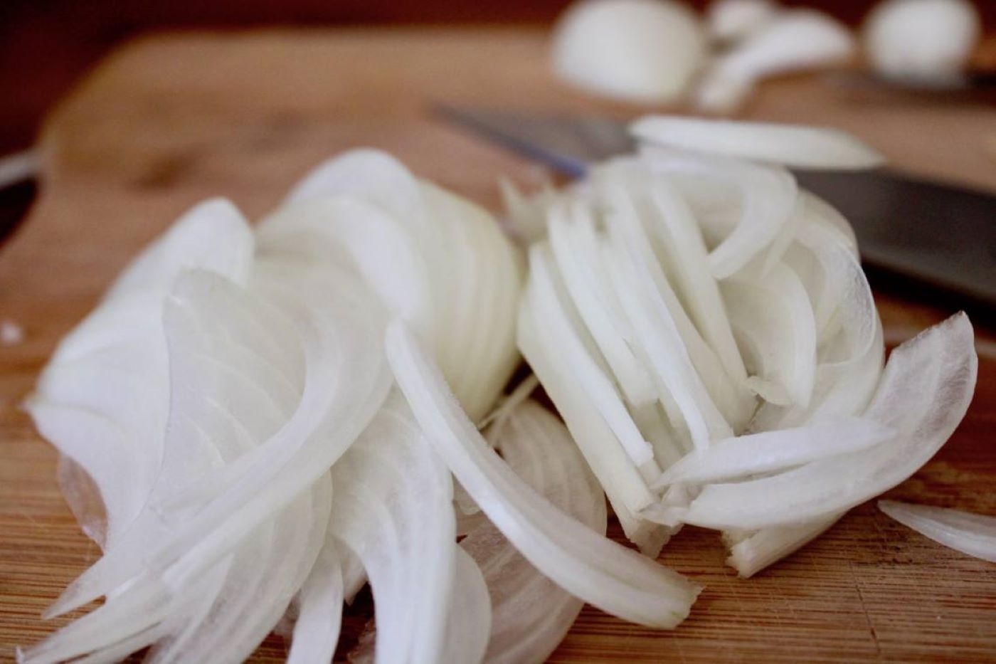 how-to-cut-long-onion-strips