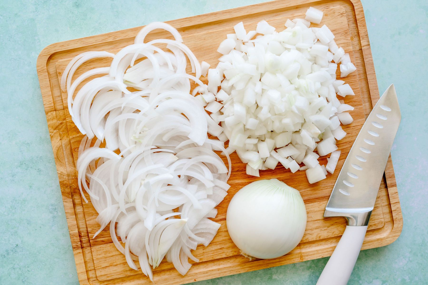 how-to-cut-onion-into-small-pieces