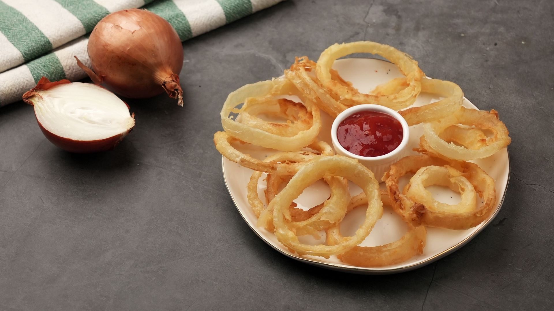 how-to-cut-onion-strings