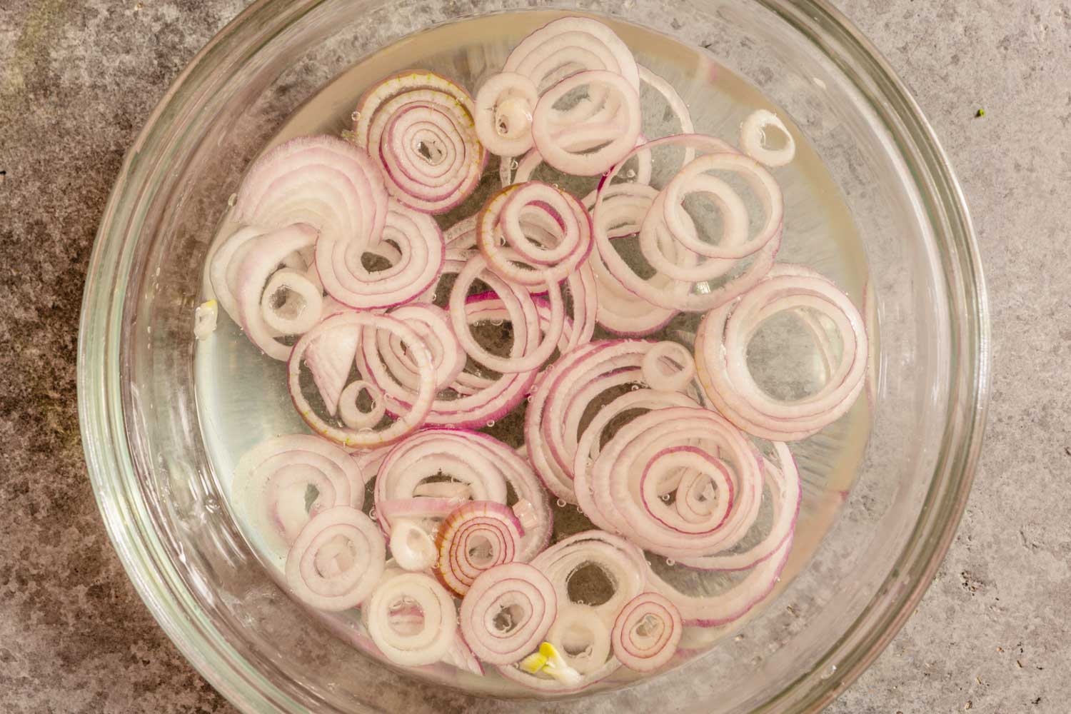 how-to-cut-onions-for-salad