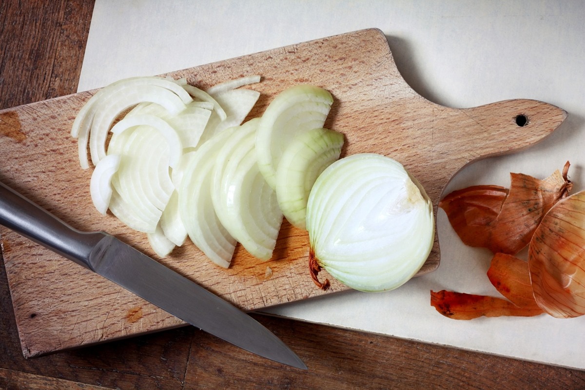 how-to-cut-onions-long-strips