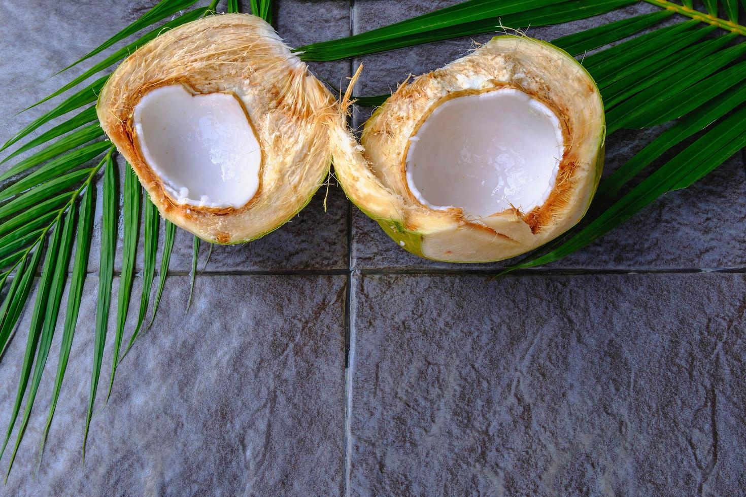 how-to-cut-open-a-green-coconut