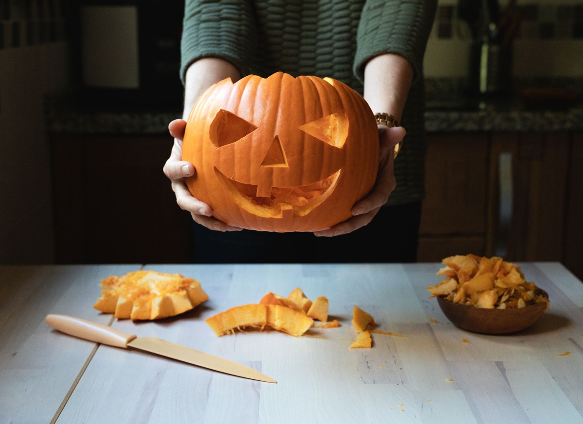 how-to-cut-out-a-pumpkin-for-halloween