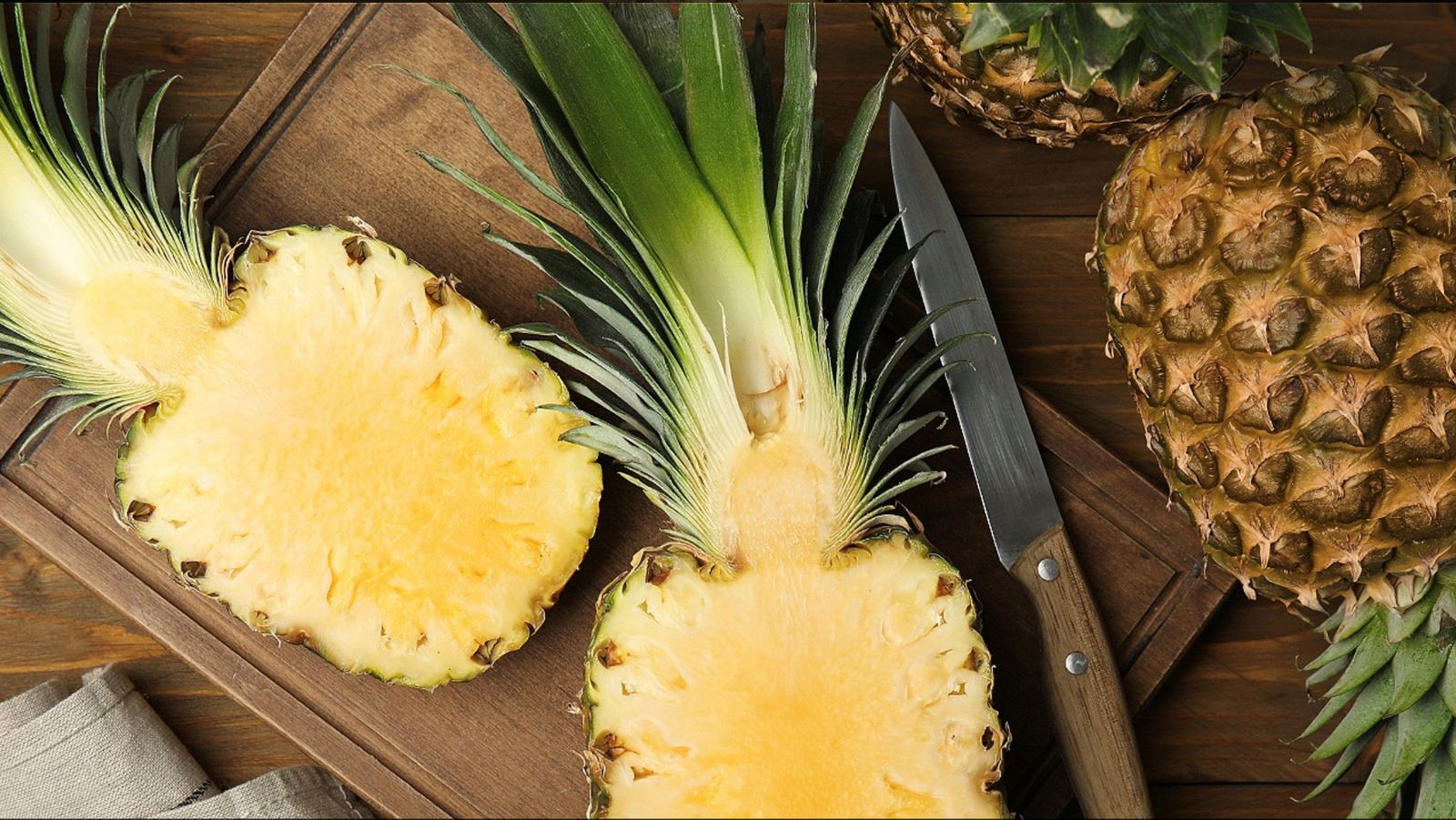 how-to-cut-pineapple-in-half