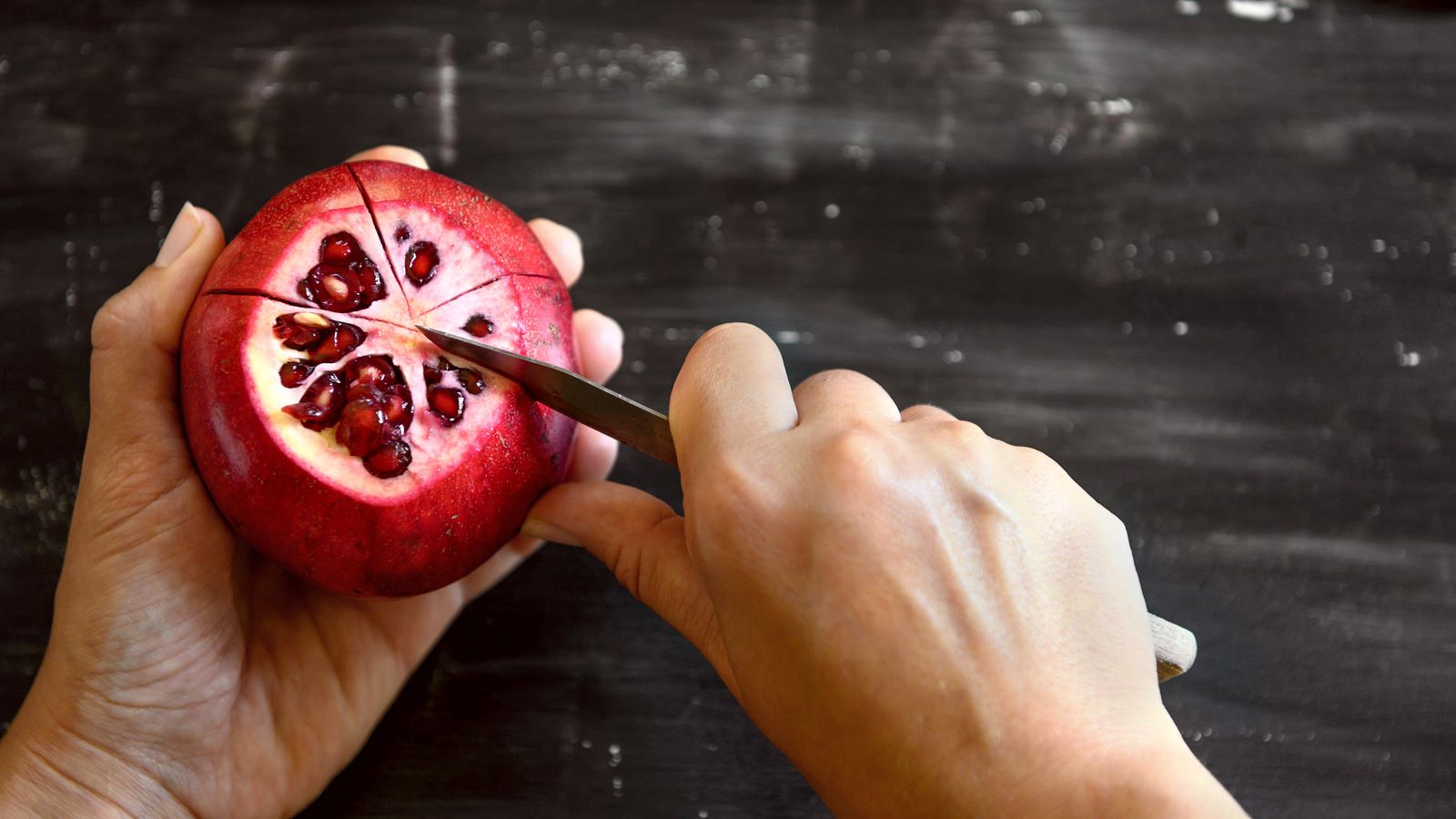 how-to-cut-pomegranate-for-seeds