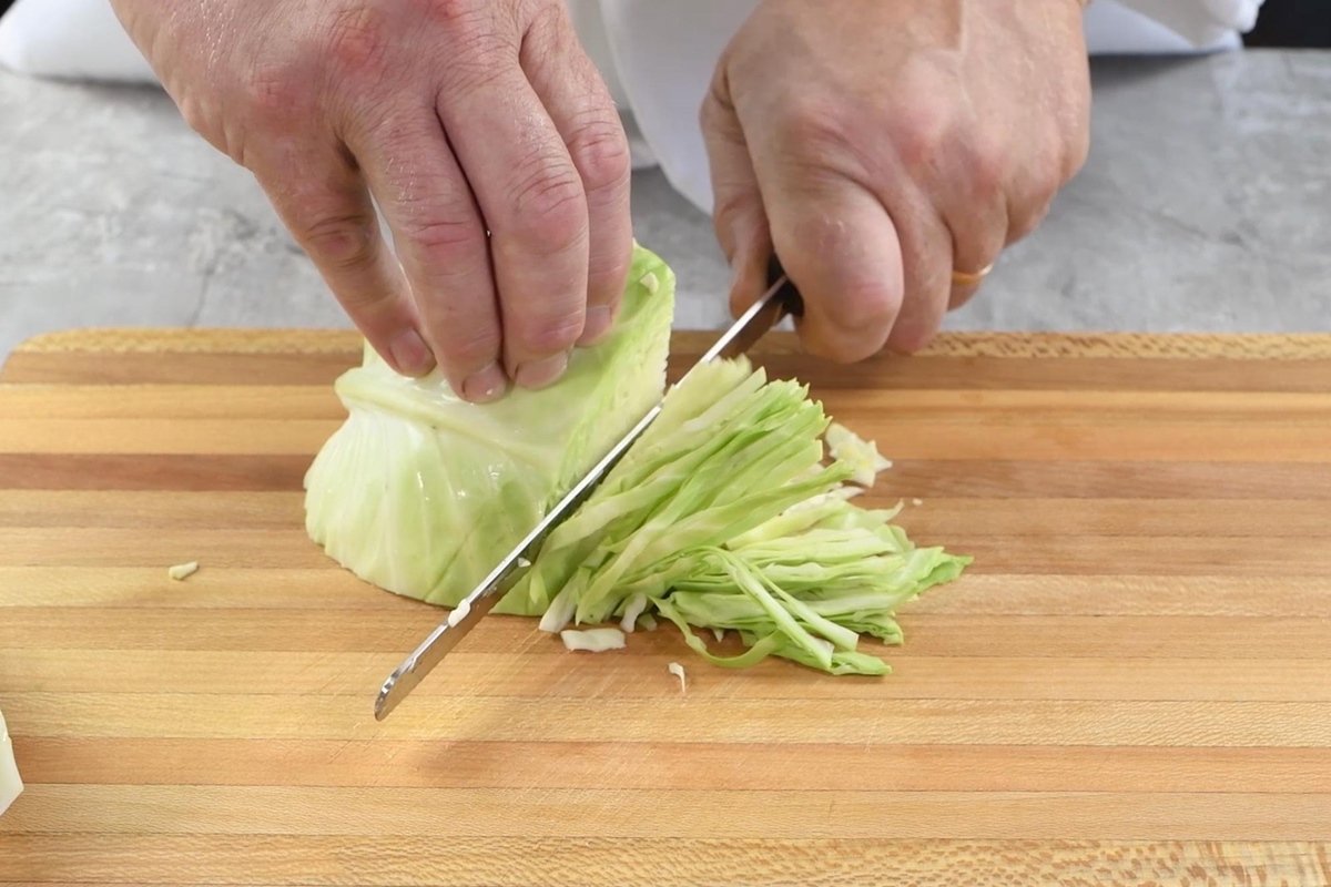 how-to-cut-shredded-cabbage