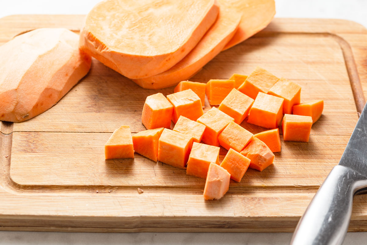 https://recipes.net/wp-content/uploads/2023/10/how-to-cut-sweet-potatoes-into-cubes-1696190900.jpg