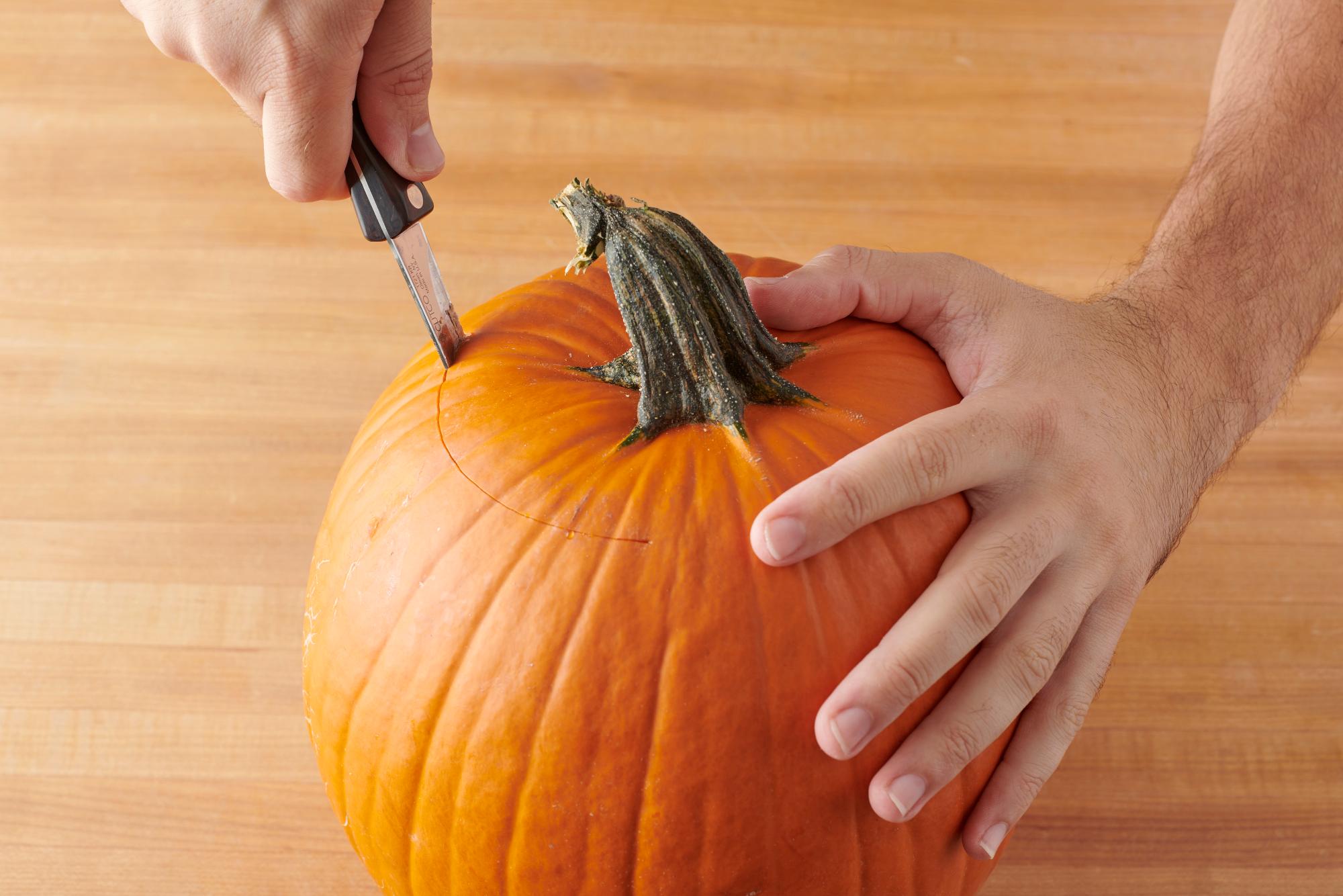 how-to-cut-the-top-of-a-pumpkin