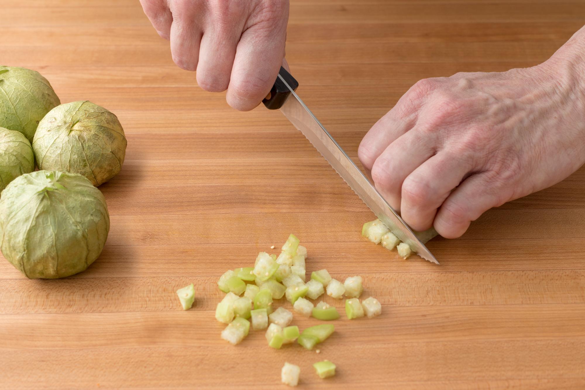 how-to-cut-tomatillos