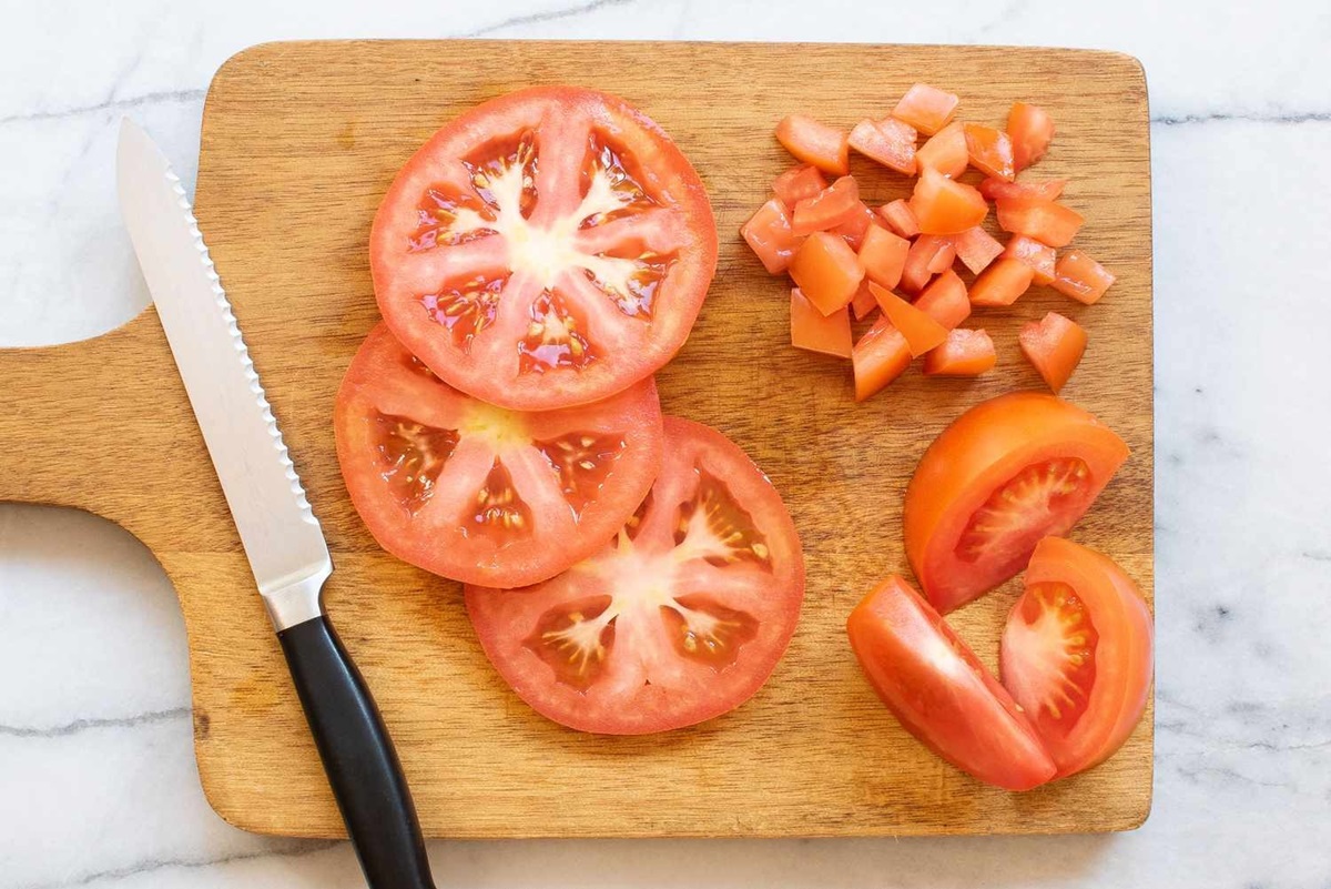 how-to-cut-tomatoes-for-a-salad