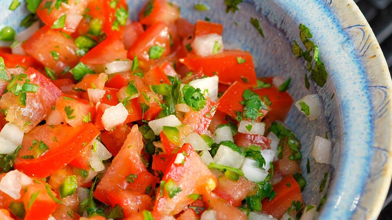 how-to-cut-tomatoes-for-salsa