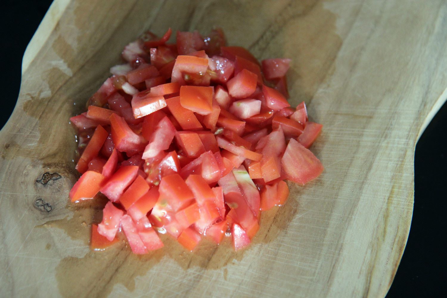 how-to-cut-tomatoes-in-small-pieces