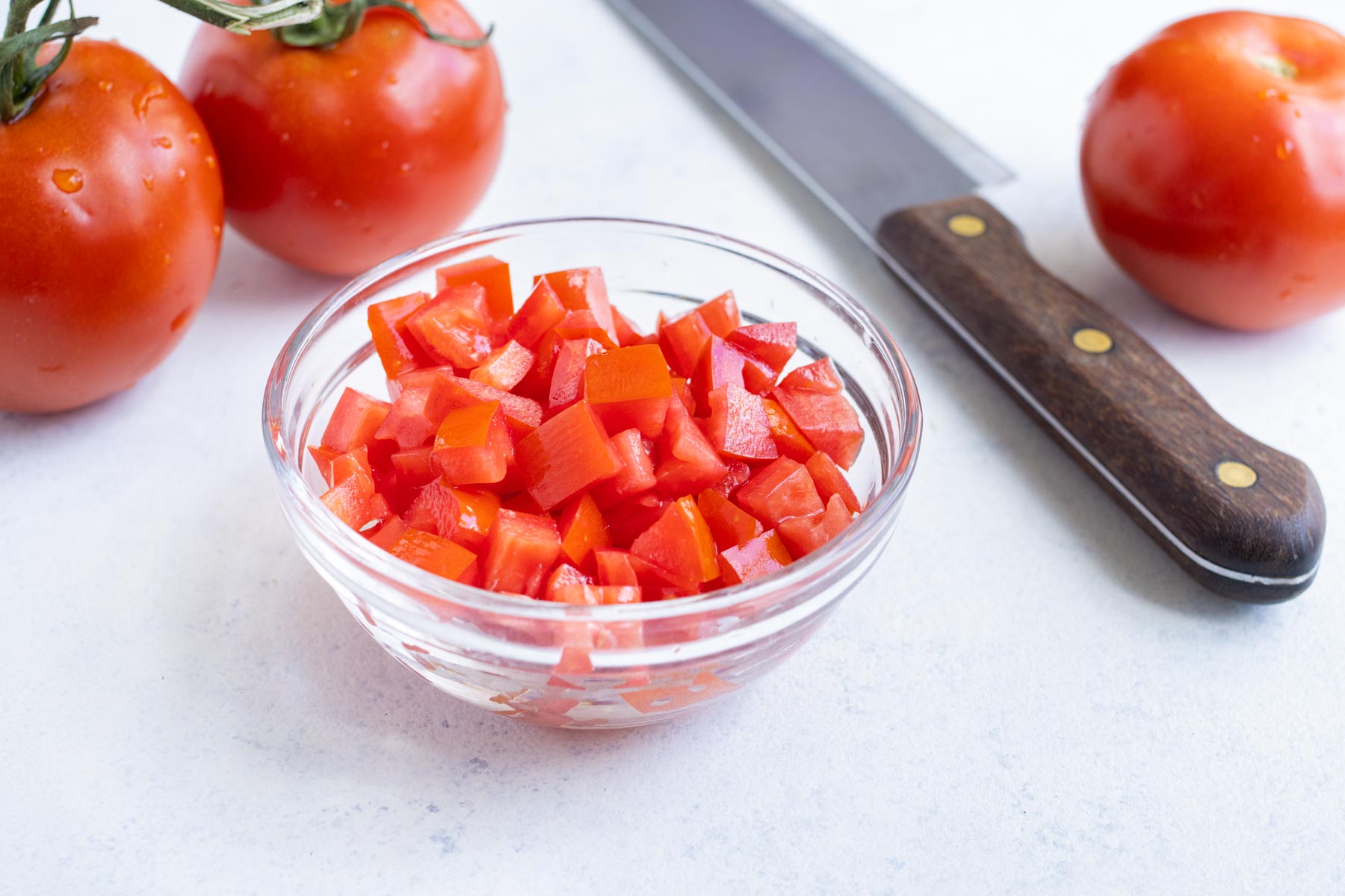 how-to-cut-tomatoes-into-cubes