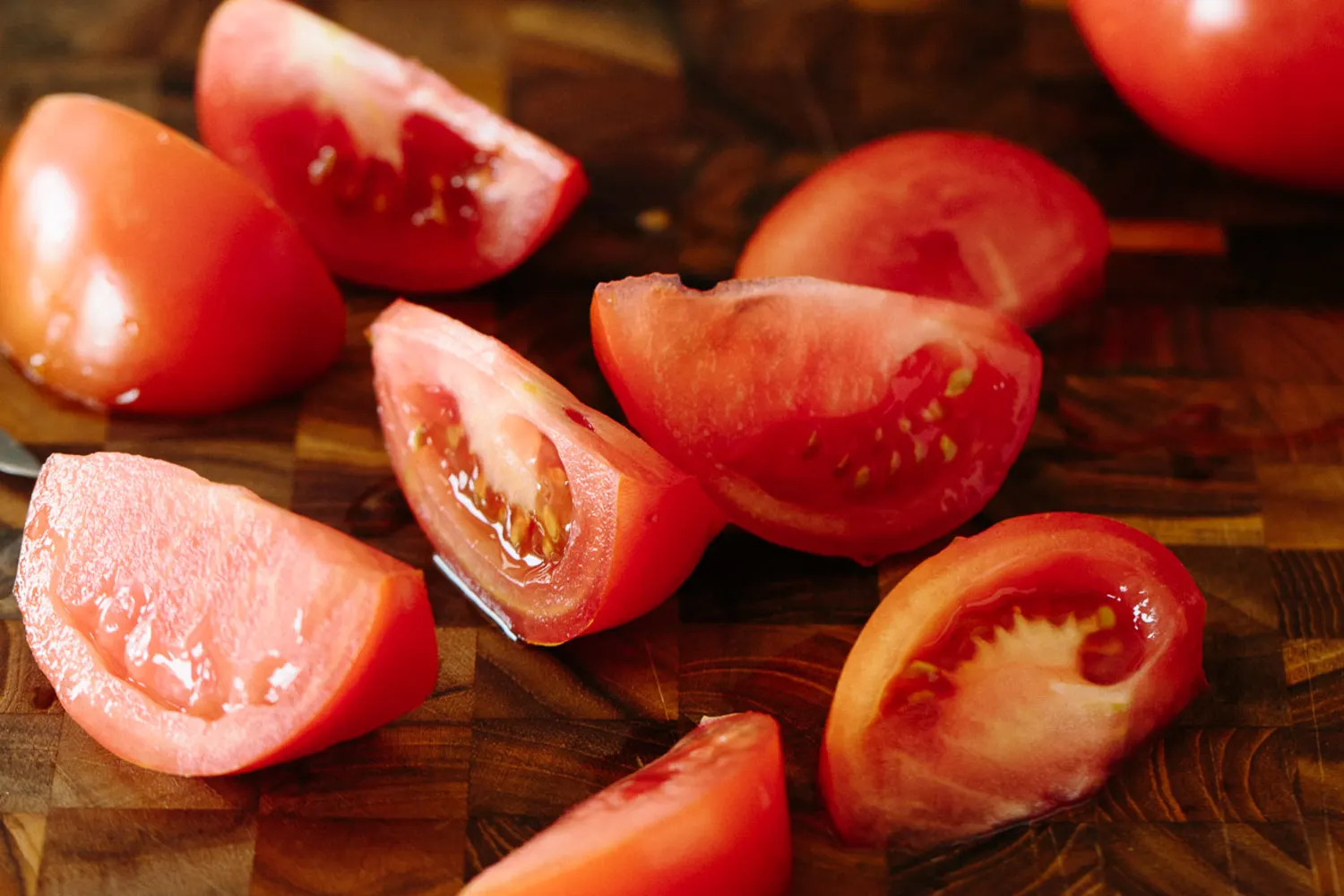 how-to-cut-tomatoes-into-wedges