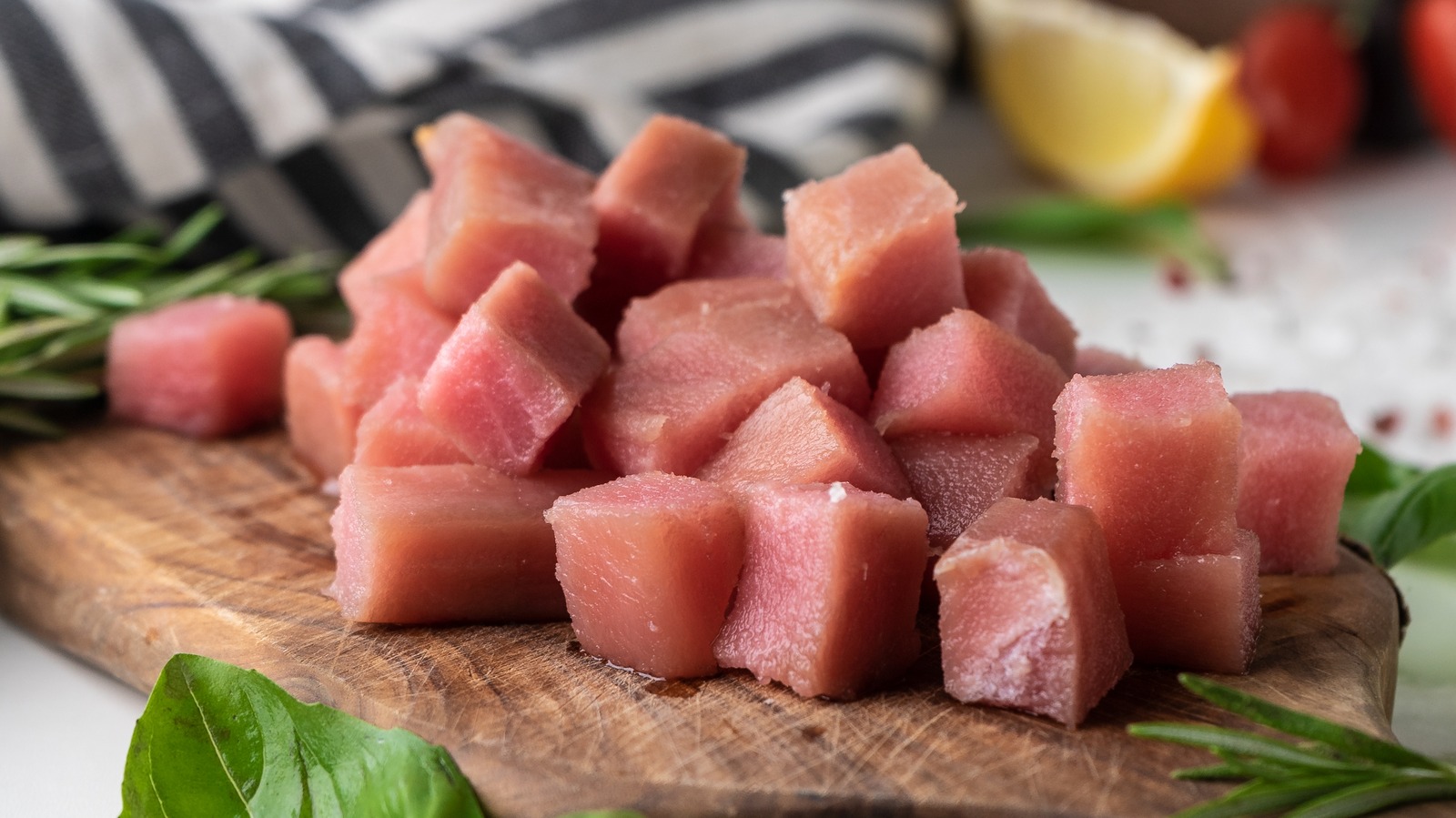 how-to-cut-tuna-for-poke