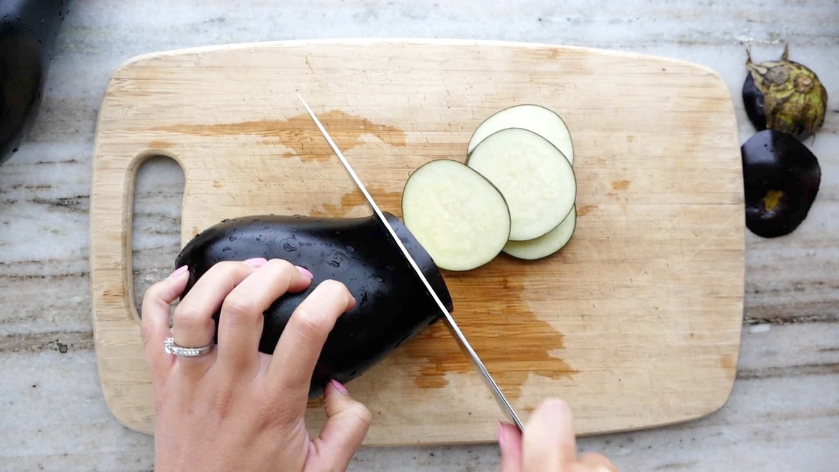 how-to-cut-up-an-eggplant