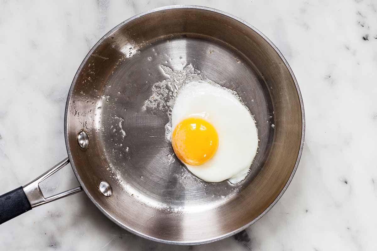 How To Fry An Egg With Runny Yolk