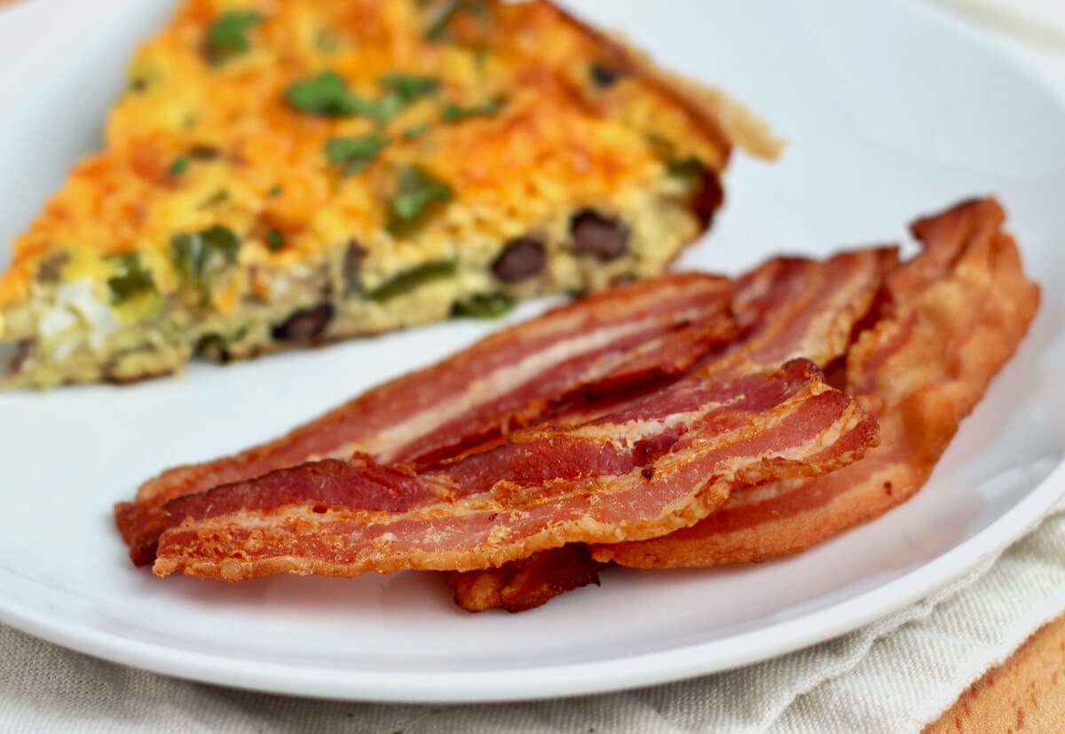 how-to-fry-bacon-in-cast-iron-skillet