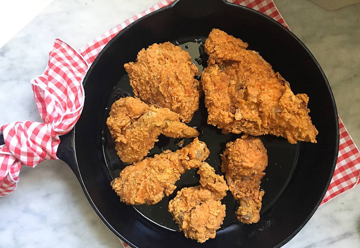 How To Fry Chicken In A Cast Iron Skillet - Recipes.net