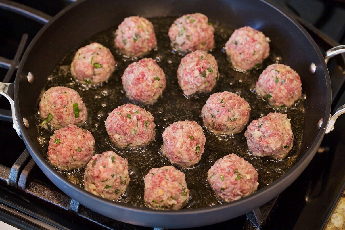 how-to-fry-meatballs-on-stove