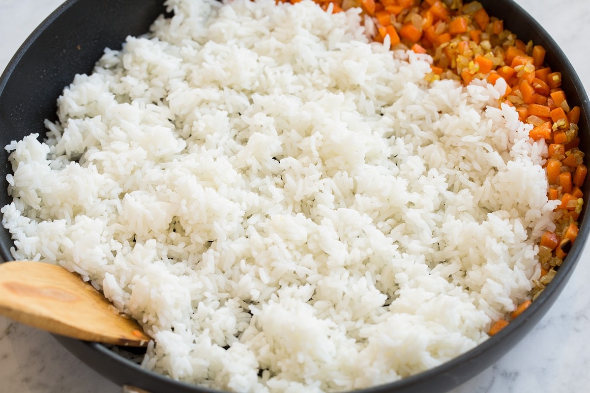 how-to-fry-white-rice-in-a-pan