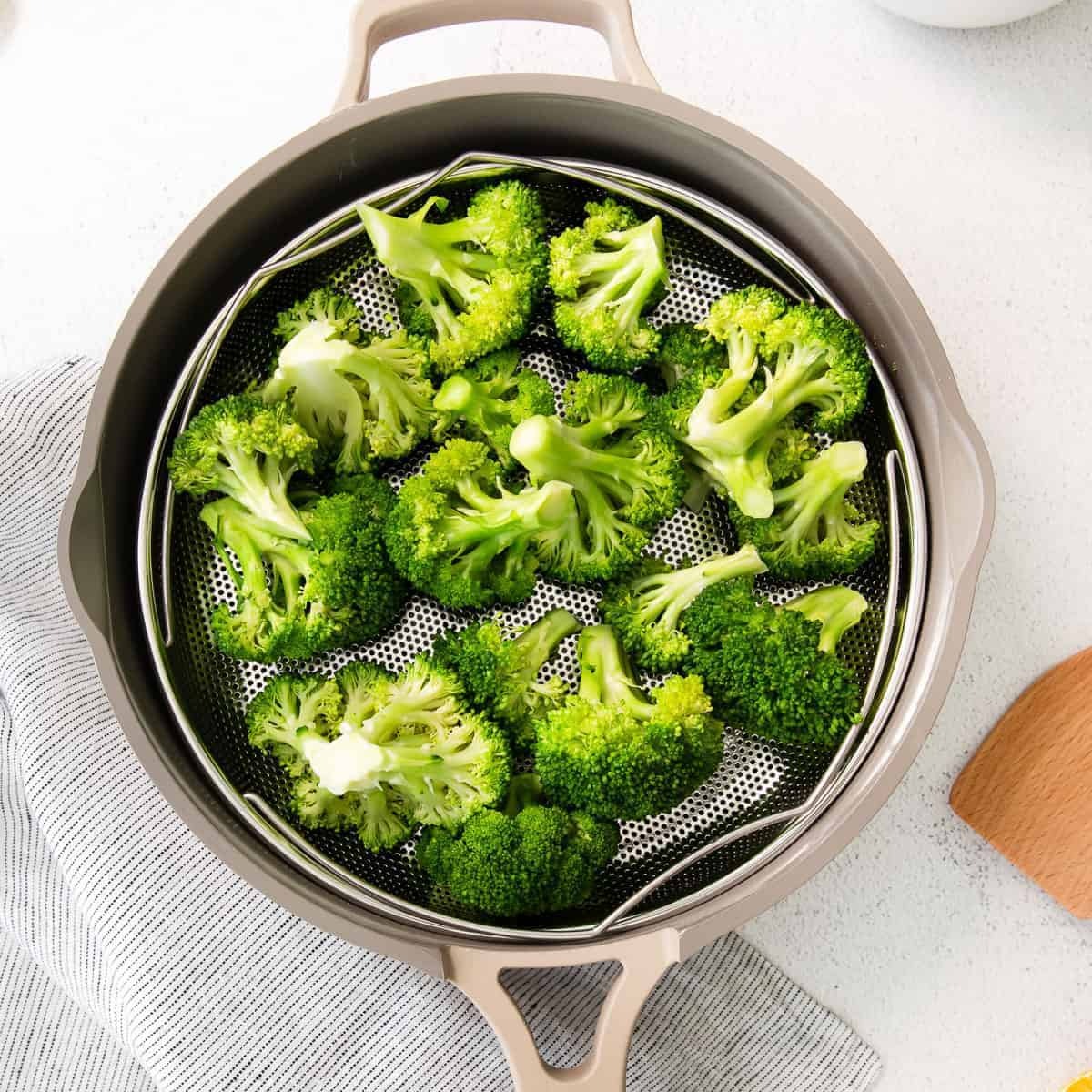How To Steam Broccoli - Recipes.net