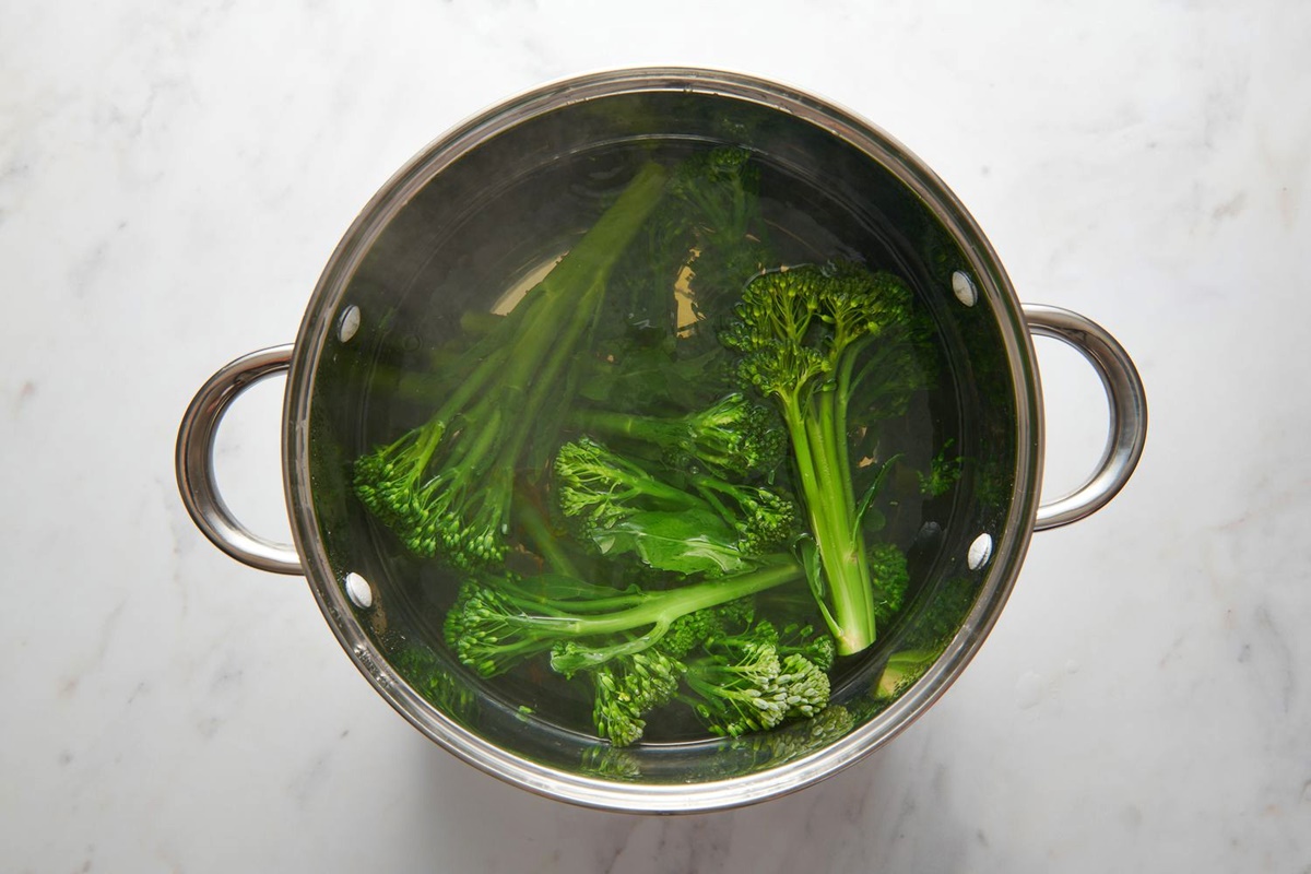 how-to-steam-broccolini-on-stove