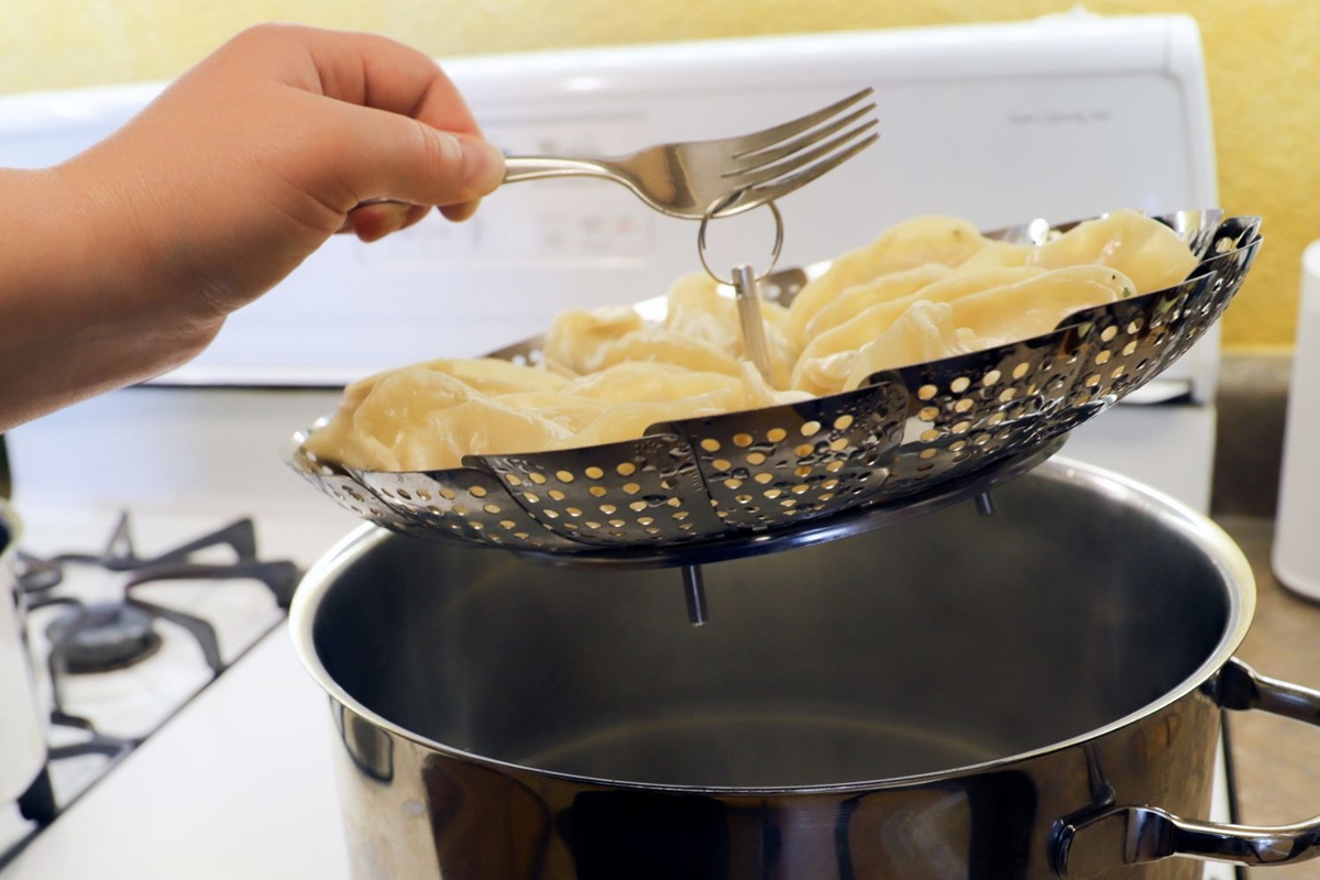 how-to-steam-dumplings-in-metal-steamer