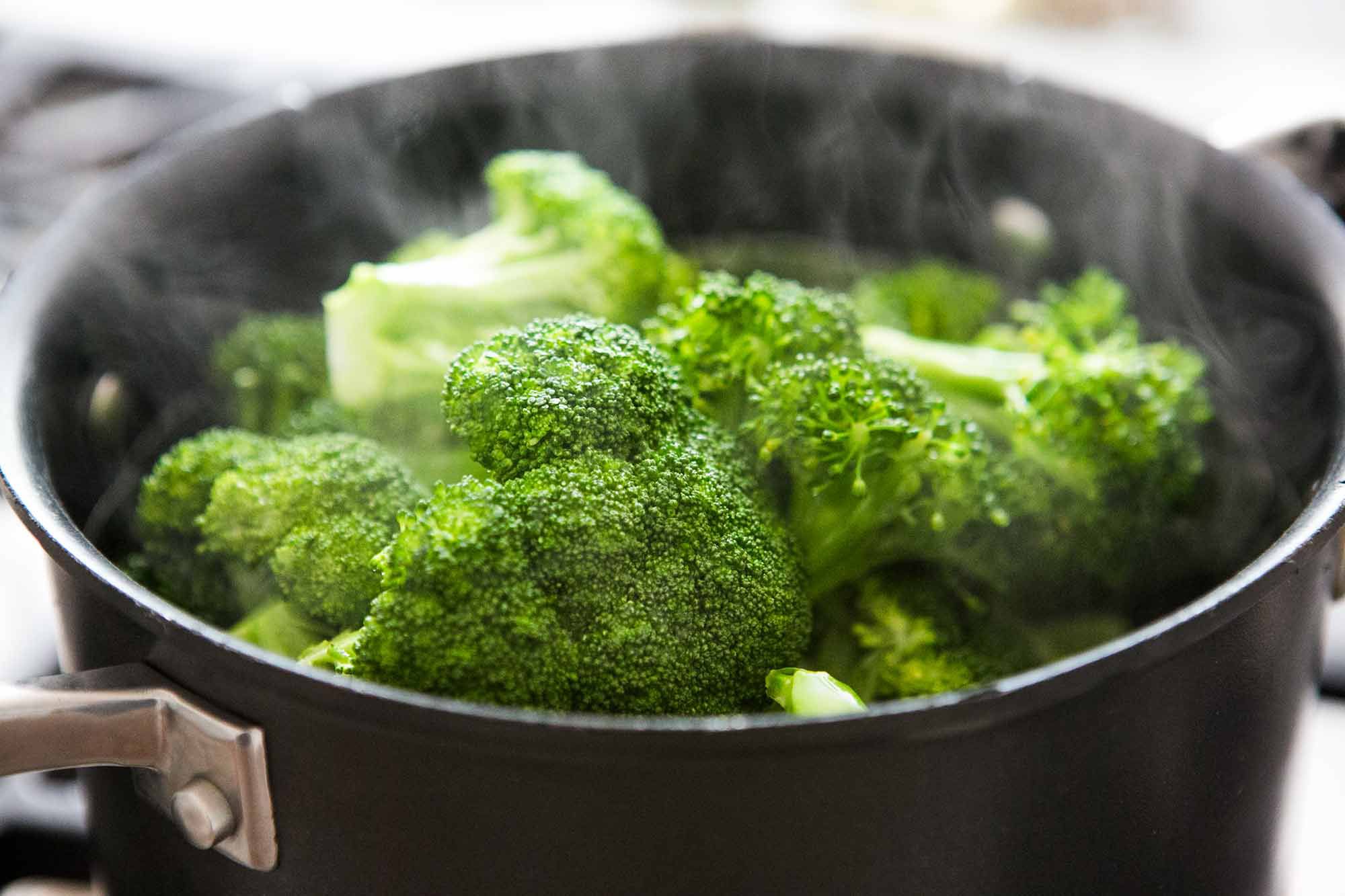 how-to-steam-frozen-broccoli-without-a-steamer