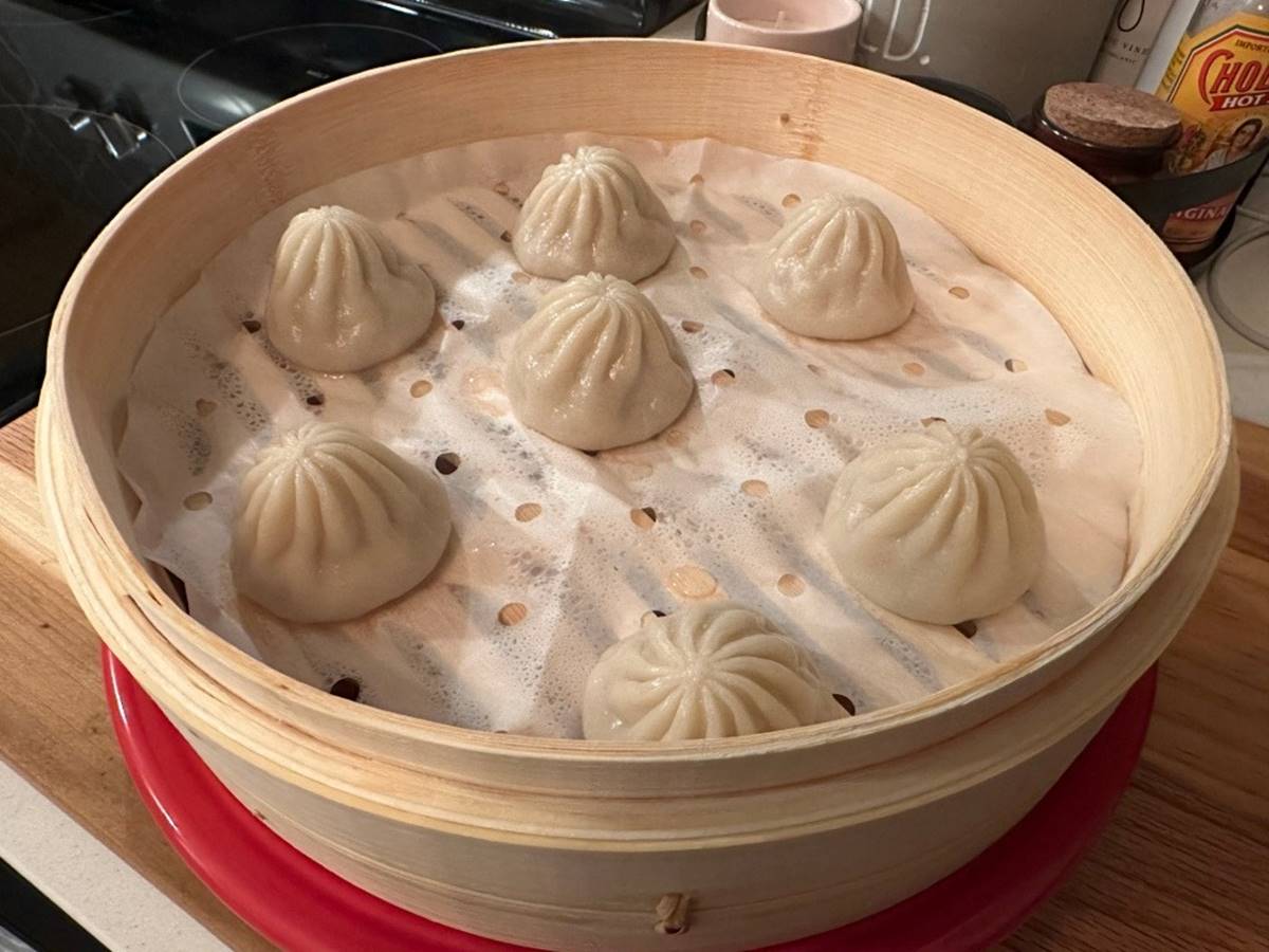 how-to-steam-soup-dumplings-in-bamboo-steamer
