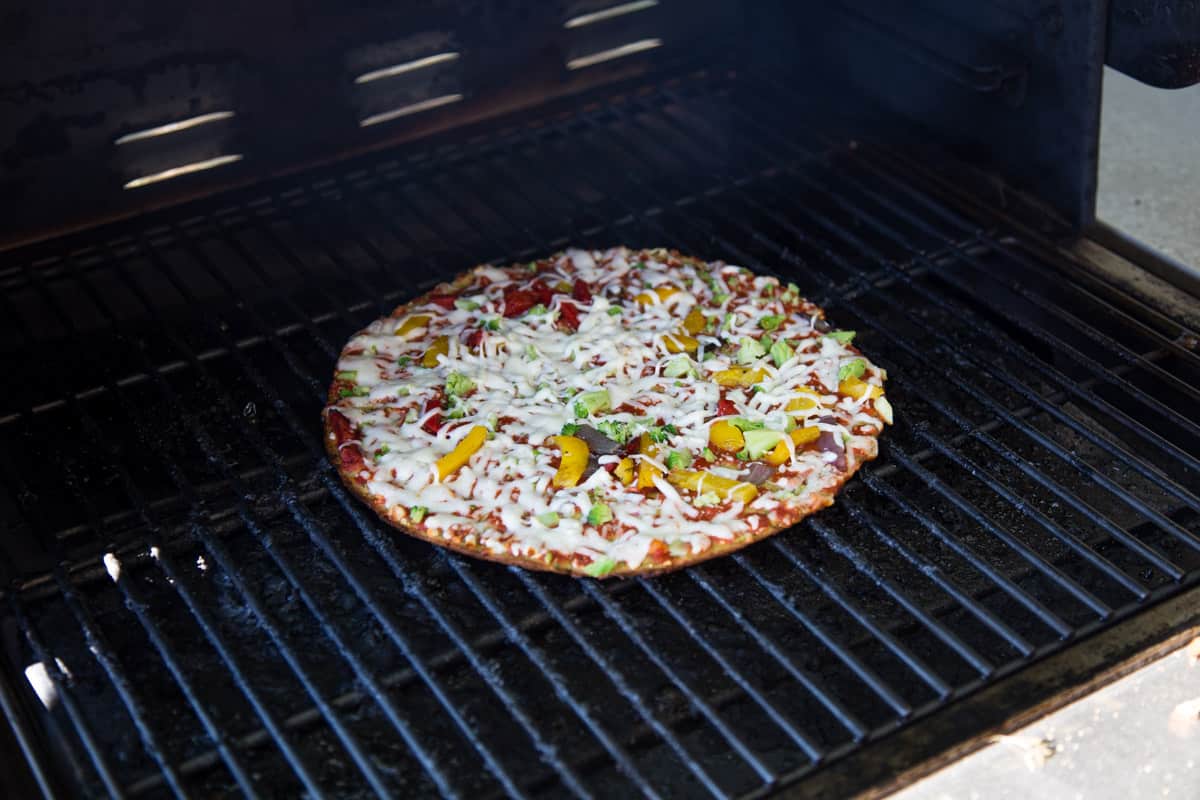 how-to-cook-a-frozen-pizza-on-a-grill