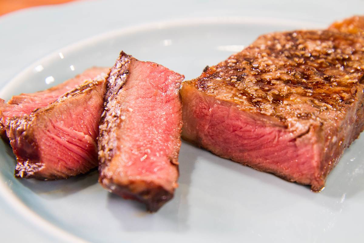 how-to-cook-a-frozen-steak-on-the-grill