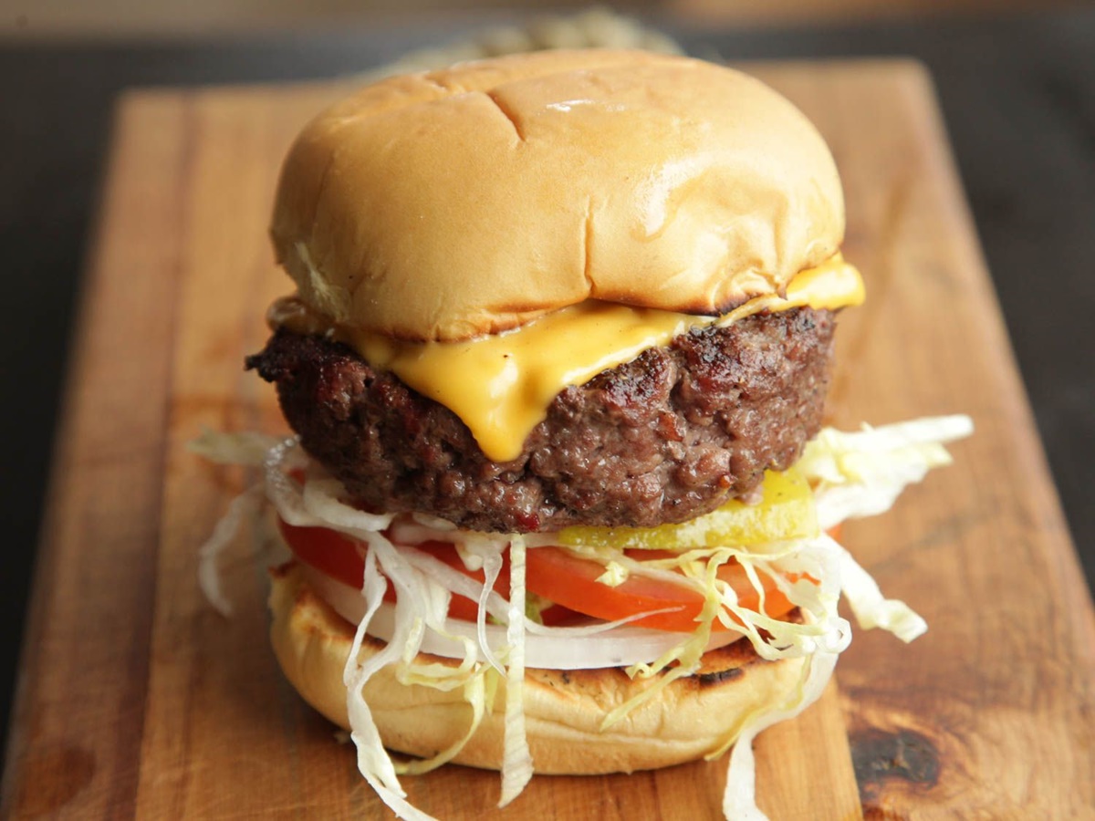how-to-cook-a-juicy-burger-in-a-cast-iron-skillet