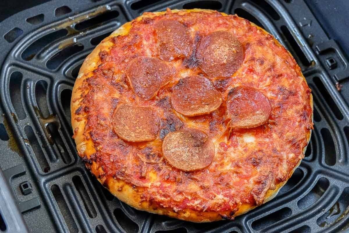 how-to-cook-a-mini-pizza-in-an-air-fryer