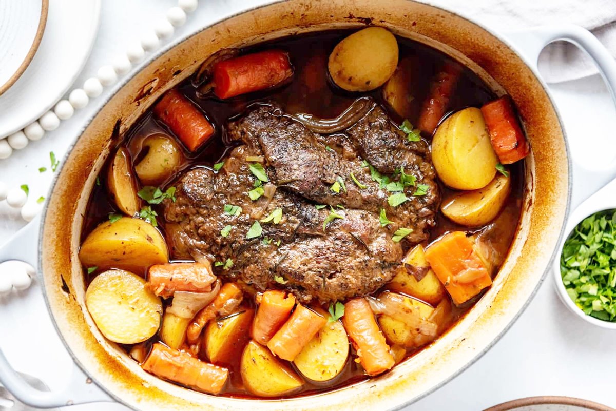 How To Cook A Roast In A Dutch Oven - Recipes.net