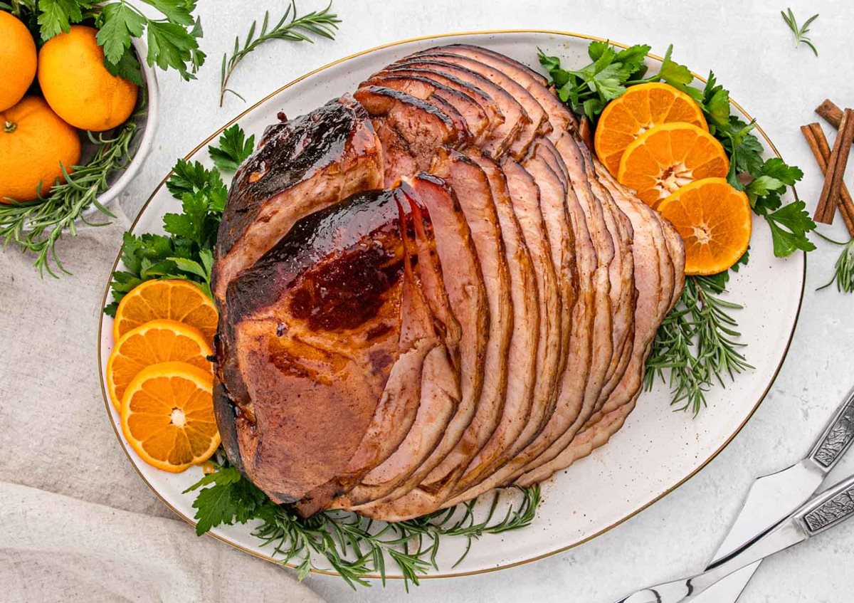 https://recipes.net/wp-content/uploads/2023/11/how-to-cook-a-spiral-ham-in-a-baking-bag-1700377198.jpg