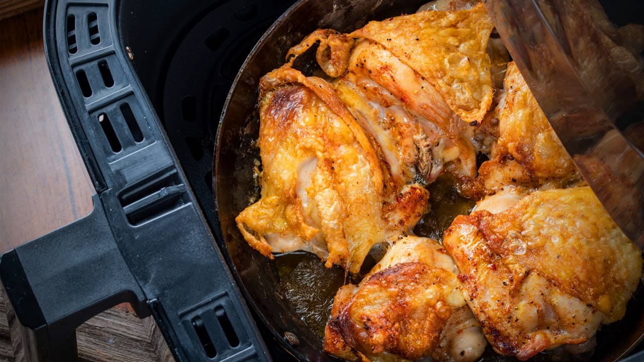 how-to-cook-air-fryer-chicken-thighs