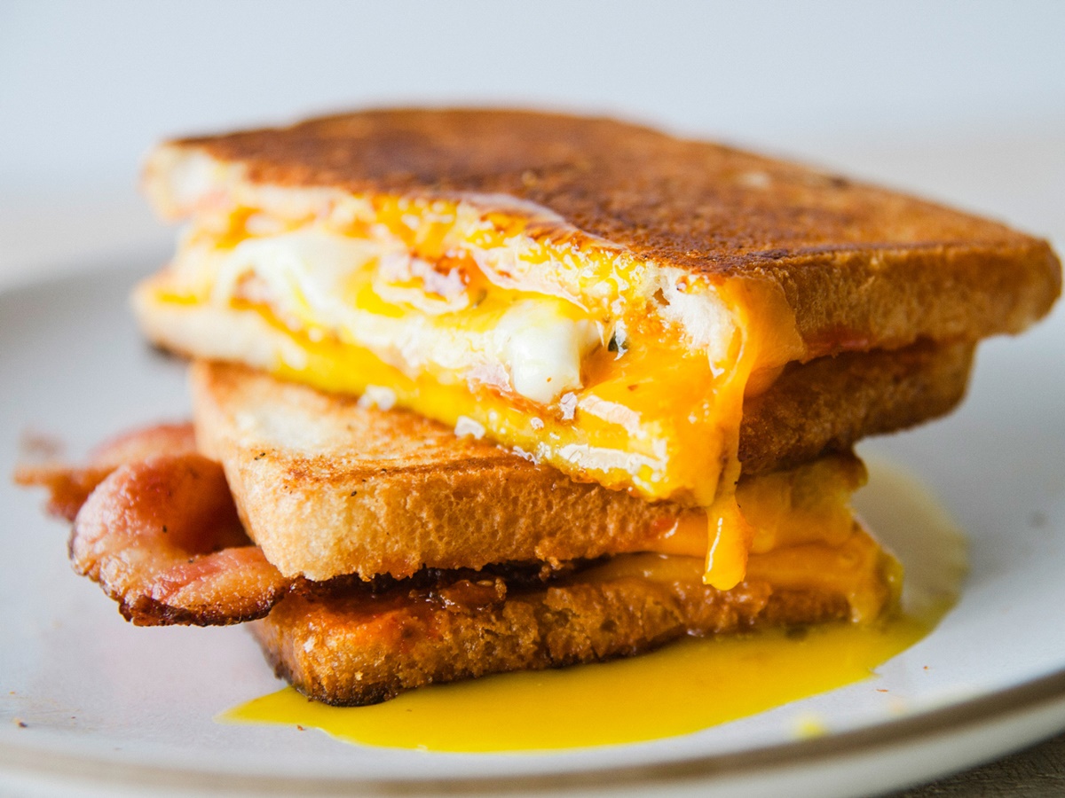 how-to-cook-an-egg-for-a-breakfast-sandwich