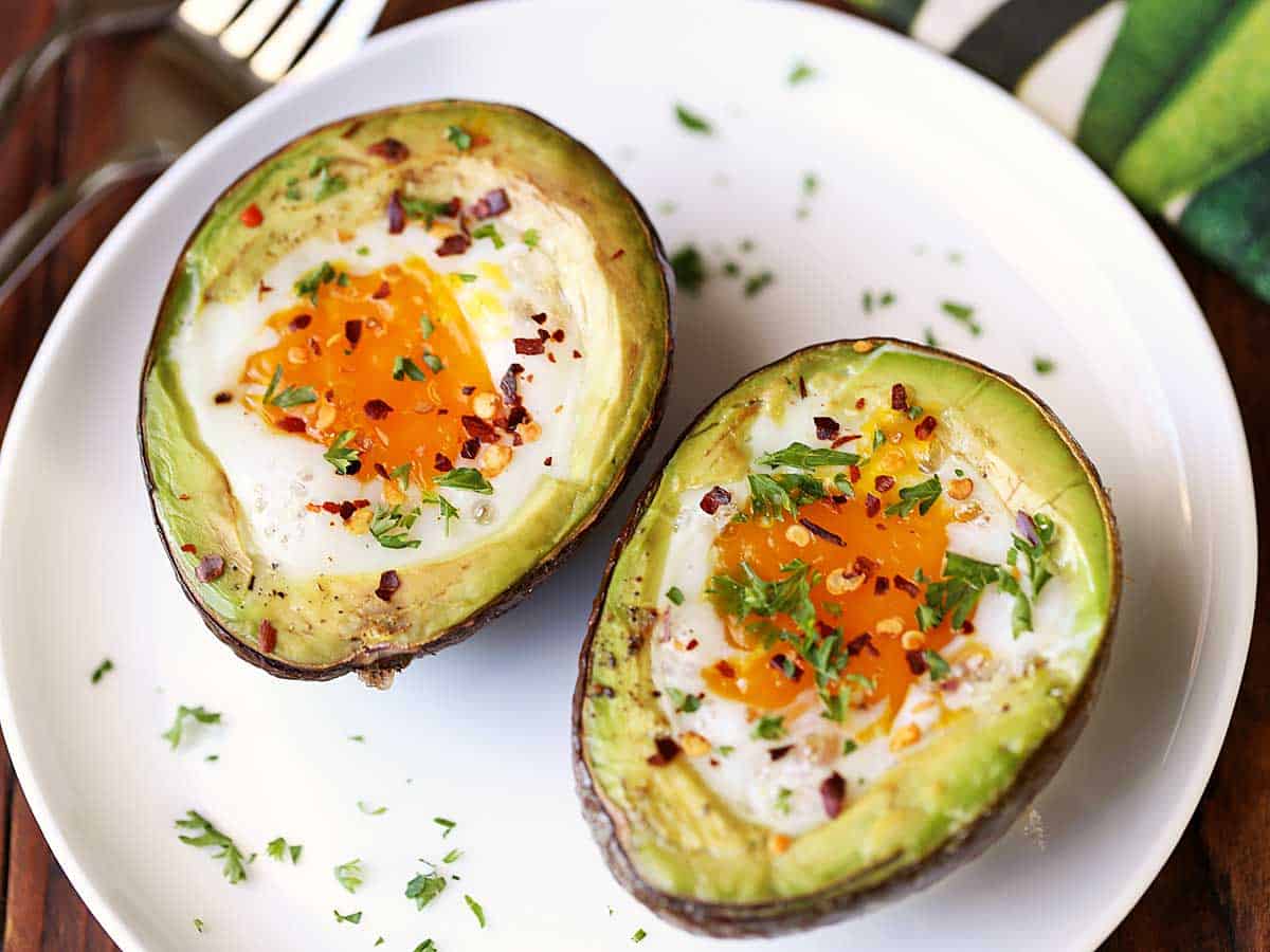 how-to-cook-an-egg-in-an-avocado